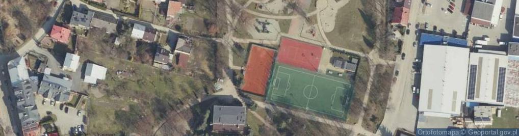 Zdjęcie satelitarne Kort tenisowy MDK