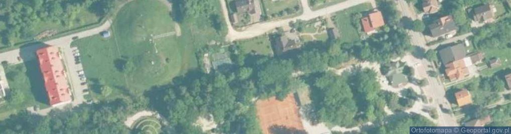 Zdjęcie satelitarne Korty na terenie parku