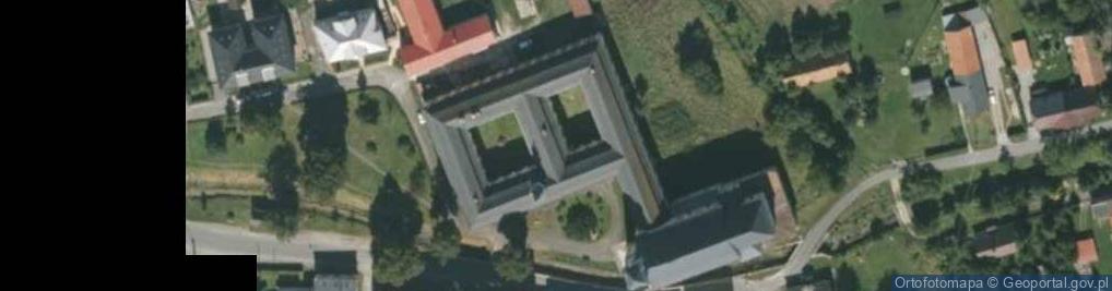 Zdjęcie satelitarne Klasztor pijarów w Bílej Vodzie