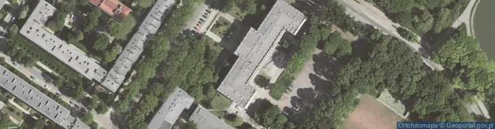 Zdjęcie satelitarne Niepubliczne Liceum Ogólnokształcące Szkoły Sportowej Piłki Nożnej Im. Generała Bernarda Monda