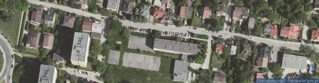 Zdjęcie satelitarne XVII Liceum Ogólnokształcące im. Młodej Polski