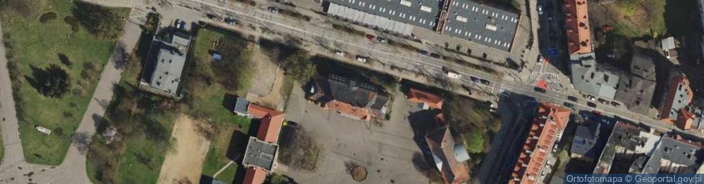 Zdjęcie satelitarne Xxxiii Liceum Ogólnokształcące Z Oddziałami Sportowymi