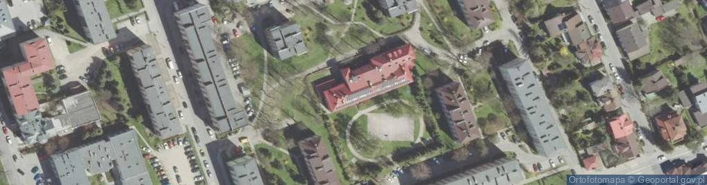 Zdjęcie satelitarne Zaoczne Liceum Ogólnokształcące Dla Dorosłych 'Cosinus Plus' W Nowym Sączu