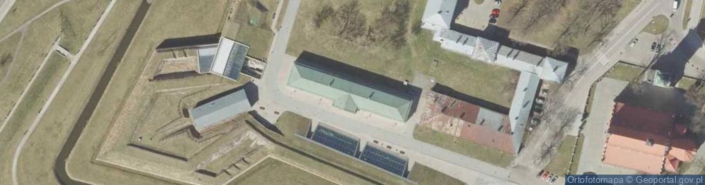 Zdjęcie satelitarne Muzeum Fortyfikacji i Broni Arsenał Oddział Muzeum Zamojskiego