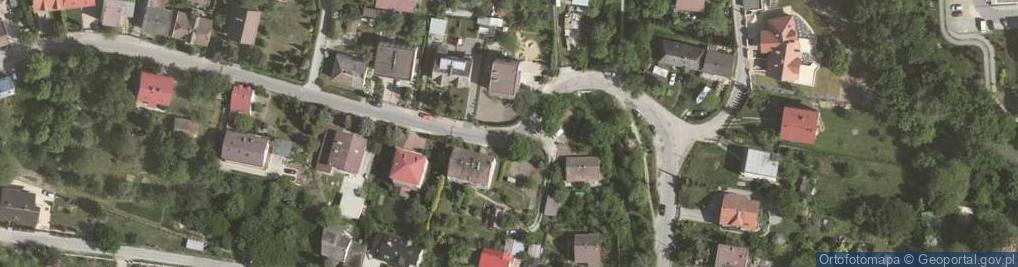 Zdjęcie satelitarne Wąska droga.