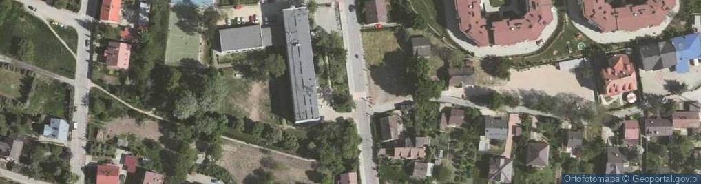 Zdjęcie satelitarne Paczkomat InPost KRA296M