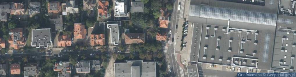 Zdjęcie satelitarne Paczkomat InPost POZ82M