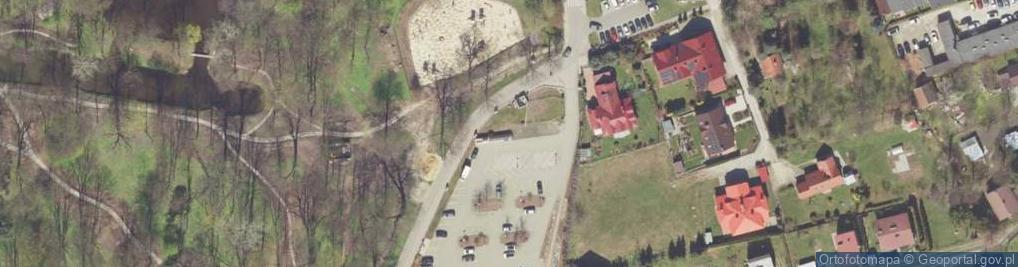 Zdjęcie satelitarne Paczkomat InPost RZE38M