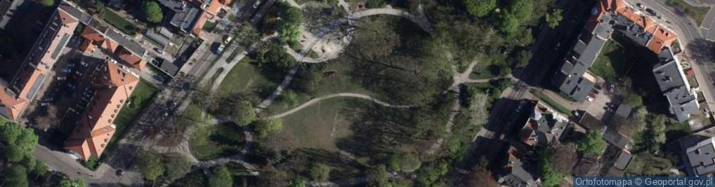 Zdjęcie satelitarne Park im. Jana Kochanowskiego