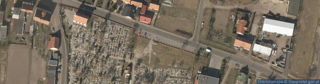 Zdjęcie satelitarne przy cmentarzu