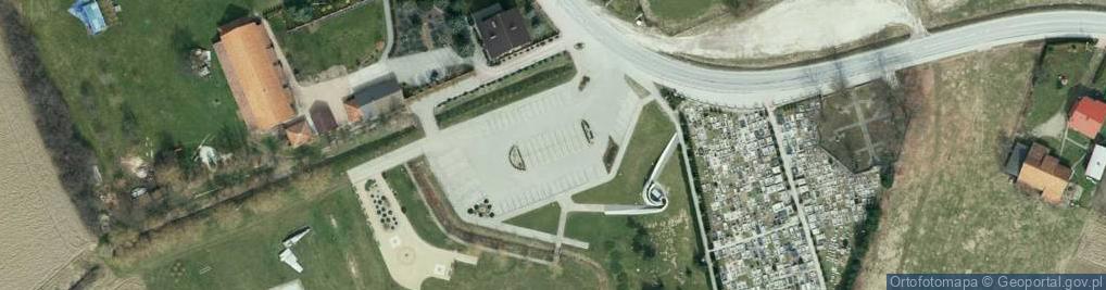 Zdjęcie satelitarne Przy sanktuarium i cmentarzu
