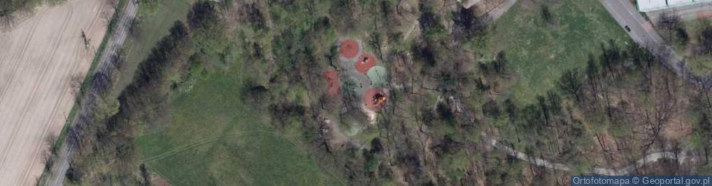 Zdjęcie satelitarne Plac zabaw, Ogródek