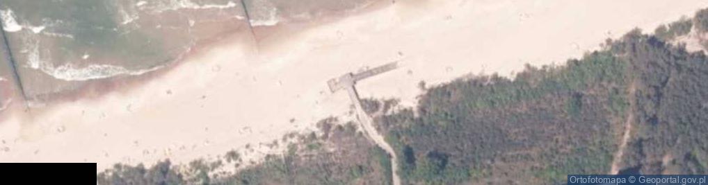 Zdjęcie satelitarne Zejście schodami i zjazd kładką na plażę.
