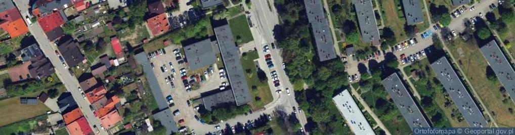 Zdjęcie satelitarne Głaz z tablicą upamiętniającą poległych w walkach bratobójczych