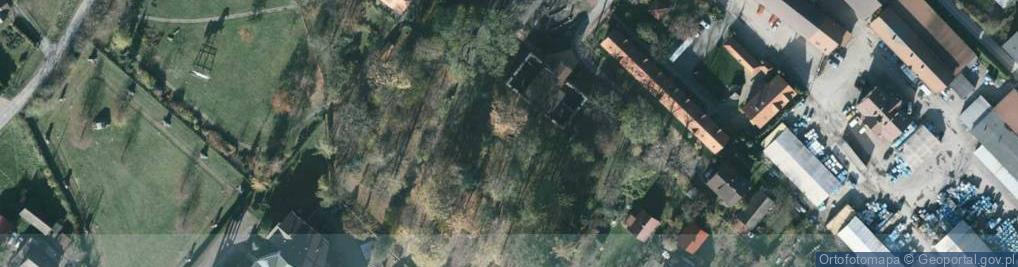 Zdjęcie satelitarne Głaz z tablicą upamiętniający Zofię Kossak-Szatkowską