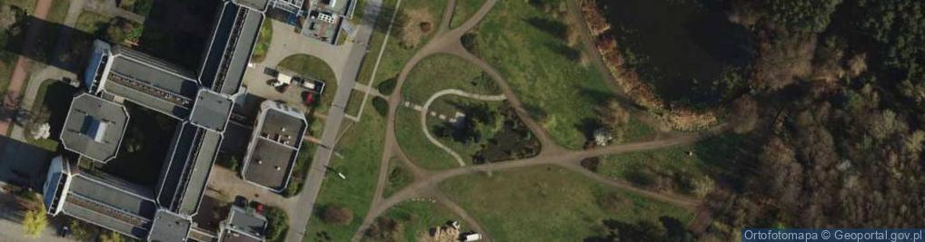 Zdjęcie satelitarne kamień pamiątkowy UAM