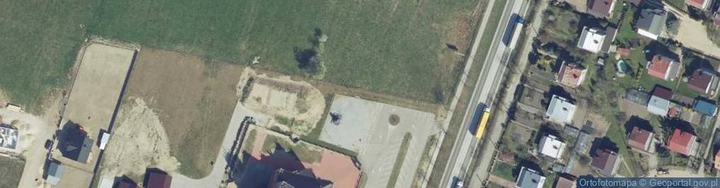 Zdjęcie satelitarne Ku czci ofiar zbrodni katyńskiej i katastrofy smoleńskiej