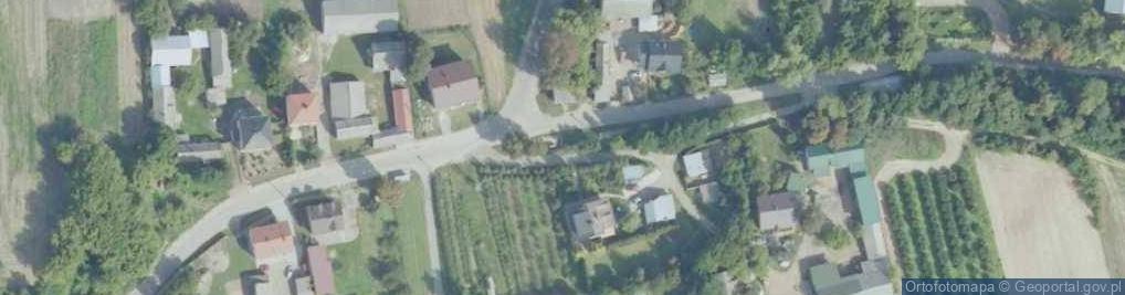Zdjęcie satelitarne Miejsce Uświęcone Krwią Członków B. Ch. Zamordowanych przez Zbr