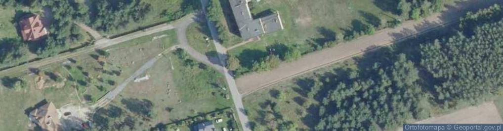 Zdjęcie satelitarne Mieszkańcom wsi Kolania Miłkowska rozstrzelanym przez oprawców