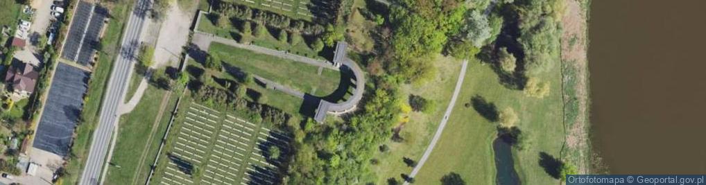 Zdjęcie satelitarne Obelisk ku pamięci żołnierzy radzieckich