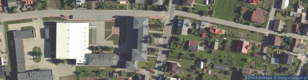 Zdjęcie satelitarne obelisk poowiecony pamieci nauczycieli gm. Piaski pomordowanym