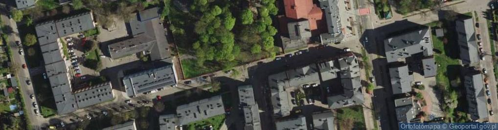 Zdjęcie satelitarne Obelisk z tablicą ku czci Jadwigi Markowej, miejscowej działacz