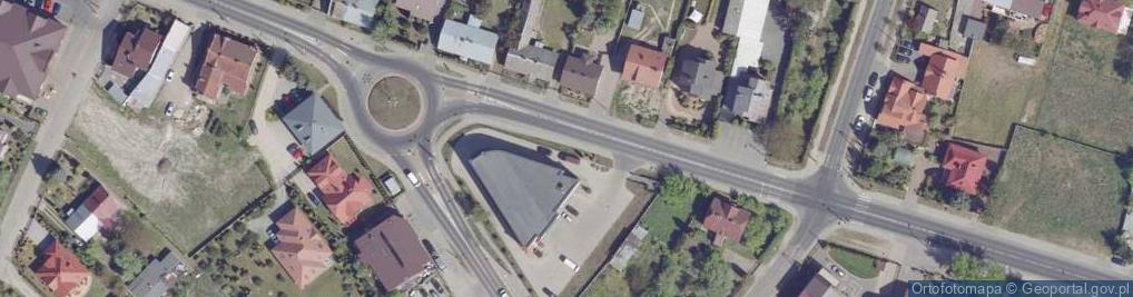 Zdjęcie satelitarne Pamiątkowy głaz usytuowany w miejscu dawnego gimnazjumm