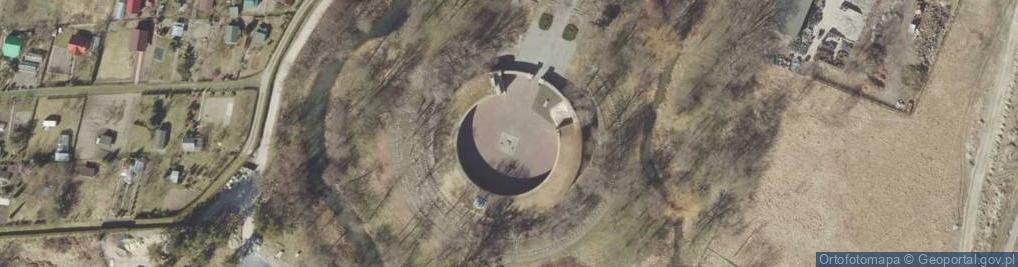 Zdjęcie satelitarne Pamięci zamordowanym przez Niemców więźniom Rotundy
