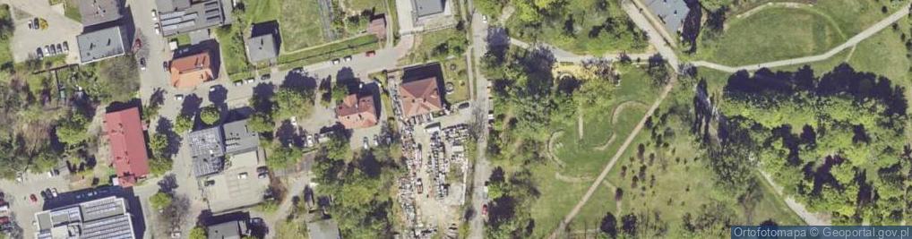 Zdjęcie satelitarne Pomnik będący symbolem pamięci i wdzięczności miejscowego społe