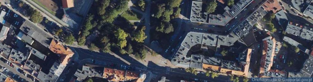 Zdjęcie satelitarne Pomnik ku czci ofiar pomordowanych 1940 roku przez NKWD w Katy
