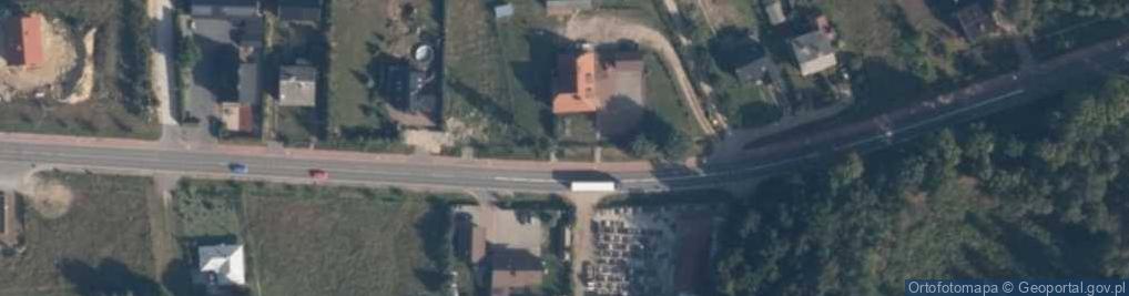 Zdjęcie satelitarne pomnik pamieci 20 mieszkancow tej ziemi ktorzy zginegi z rak ok