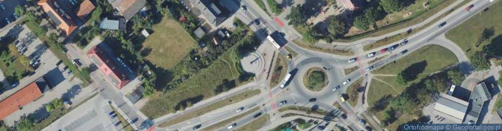 Zdjęcie satelitarne POMNIK TABLICA Z NAPISEM "W XX ROCZNICĘ PONTYFIKATU OJCA ŚWIĘT