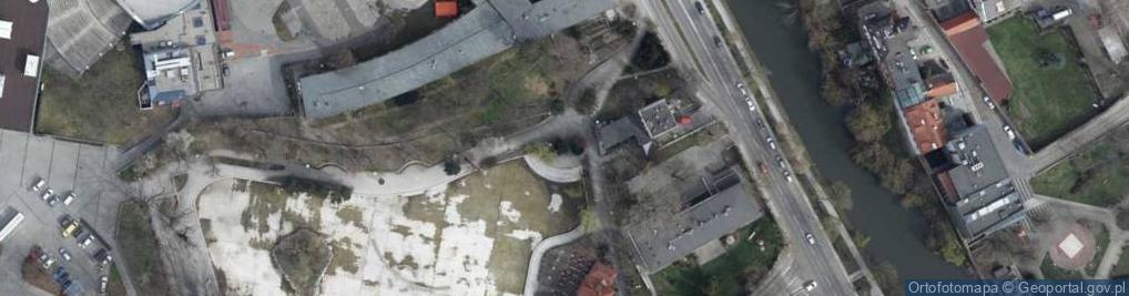 Zdjęcie satelitarne Pomnik upamiętniający spaloną synagogę
