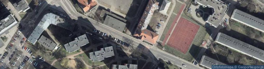 Zdjęcie satelitarne Tablica ku czci patrona szkoły Maksymiliana Golisza