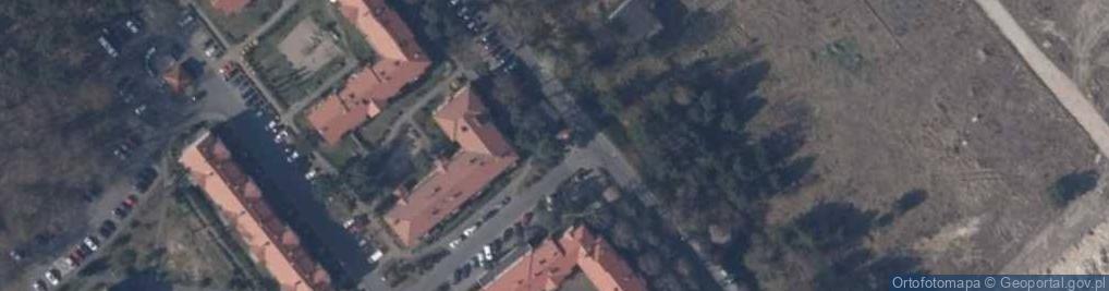 Zdjęcie satelitarne Tablica pamiątkowa poświęcona Mieczysławowi Kościelniakowi