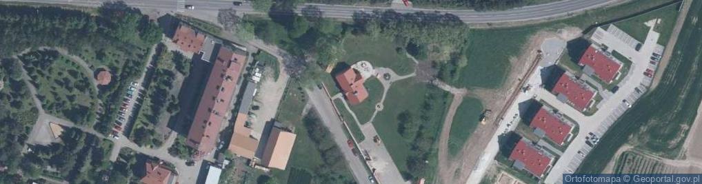 Zdjęcie satelitarne Ceglany Dom Jacek Piechnik