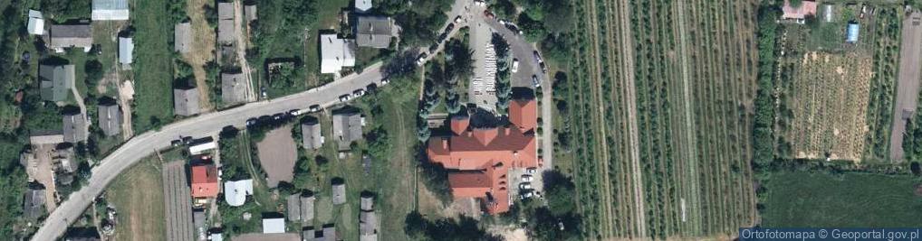 Zdjęcie satelitarne Gminne Centrum Kultury w Adamowie