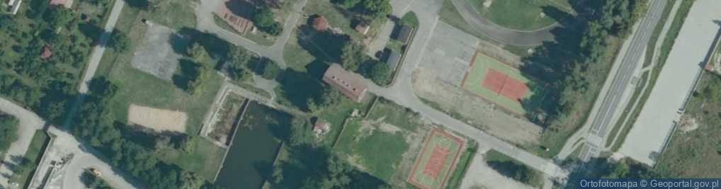 Zdjęcie satelitarne Gminny Ludowy Klub Sportowy Zryw w Łopusznie