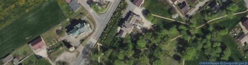 Zdjęcie satelitarne Gminny Ośrodek Kultury i Sportu w Łaniętach