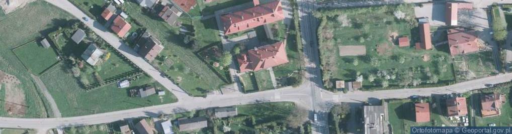 Zdjęcie satelitarne Gminny Zespół Oświatowy w Czernichowie