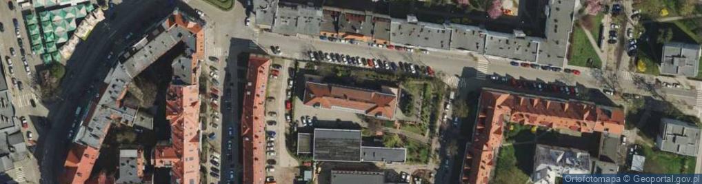Zdjęcie satelitarne Internat Zespołu Szkół Komunikacji im Hipolita Cegielskiego