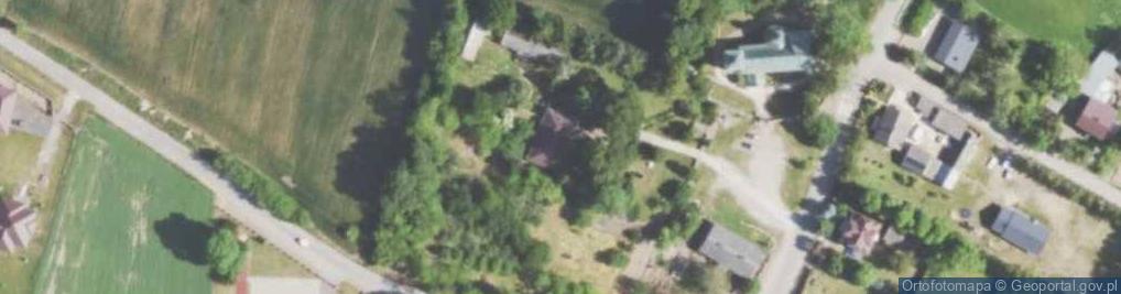 Zdjęcie satelitarne Parafia Rzym.-Kat.pw.Świętego Wojciecha Biskupa w Mominie