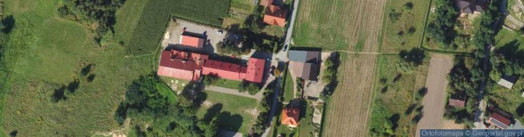 Zdjęcie satelitarne Szkoła Podstawowa im Bł Matki Teresy z Kalkuty w Cholerzynie z Filią w Mnikowie