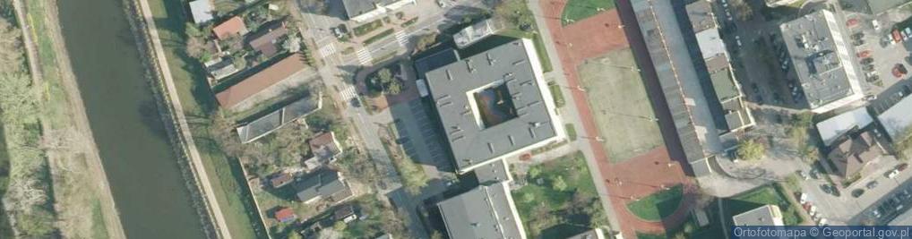 Zdjęcie satelitarne Szkoła Podstawowa nr 10 im.Adama Mickiewicza w Puławach