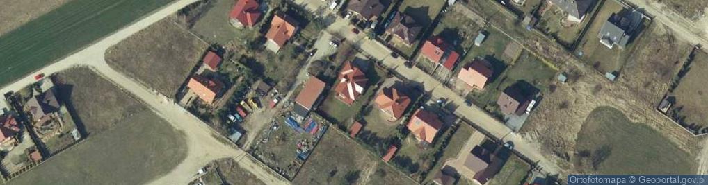 Zdjęcie satelitarne Usługi Produkcyjno- Handlowe Adena Zembrzuska Anna Ewa