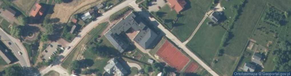 Zdjęcie satelitarne Zespół Szkół im Jana Pawła II w Brzezinach Szkoła Podstawowa w Brzezinach