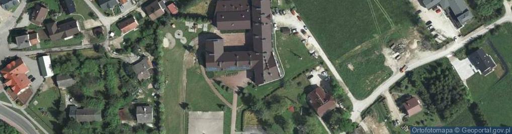 Zdjęcie satelitarne Zespół Szkół Publicznych w Radziszowie Szkoła Podstawowa im św Stanisława w Radziszowie