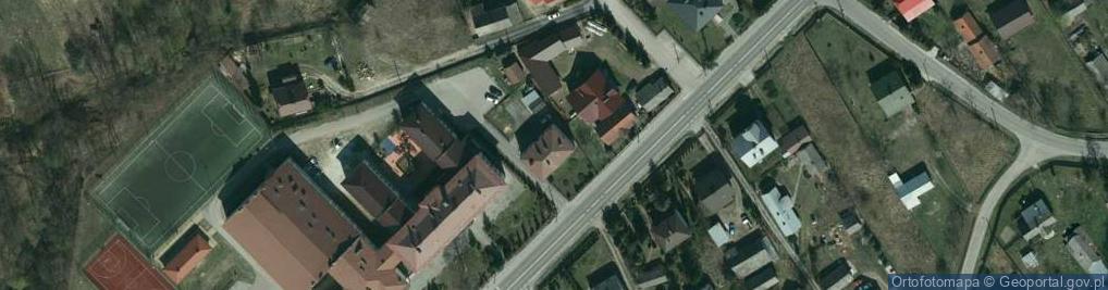 Zdjęcie satelitarne Zespół Szkół w Giedlarowej