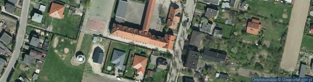 Zdjęcie satelitarne Zespół Szkół w Unisławiu