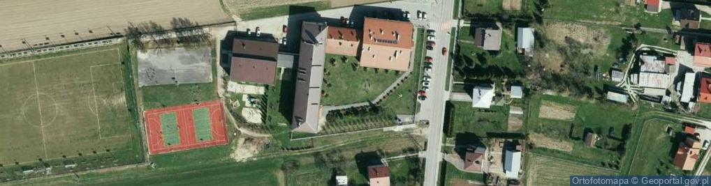 Zdjęcie satelitarne Zespół Szkolno Przedszkolny w Rzuchowej